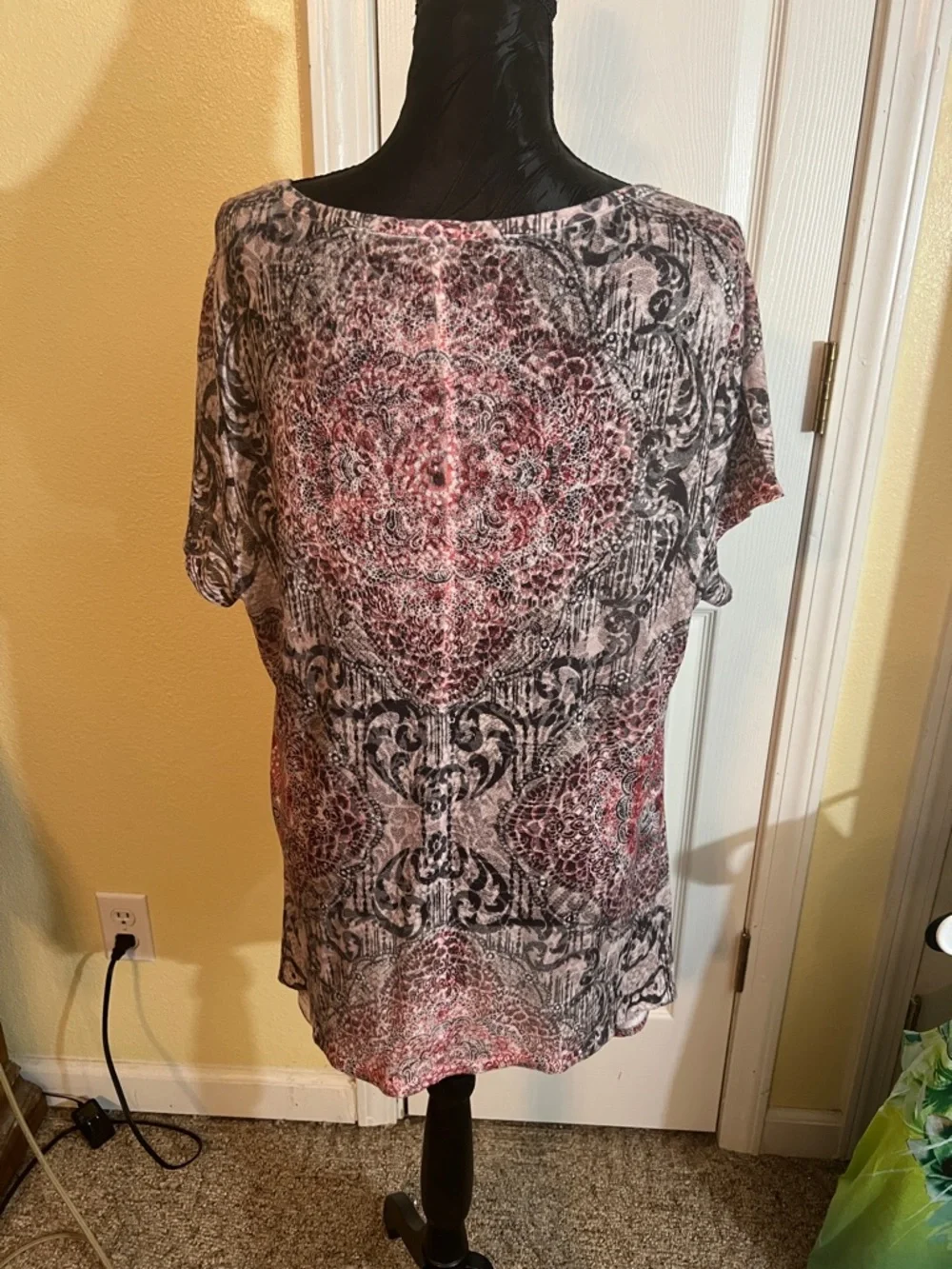 Women's Pink and Black Patterned Short Sleeve Top - Picture 2 of 2